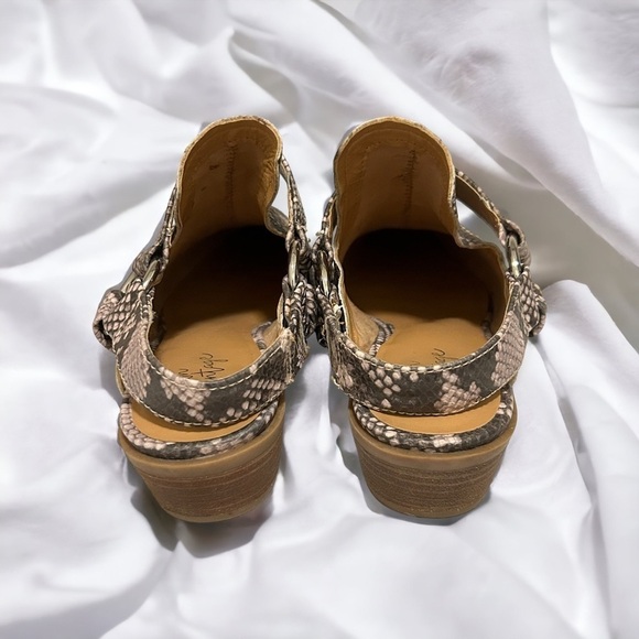 Crown vintage faux snakeskin mules sz 6.5 - Picture 4 of 6